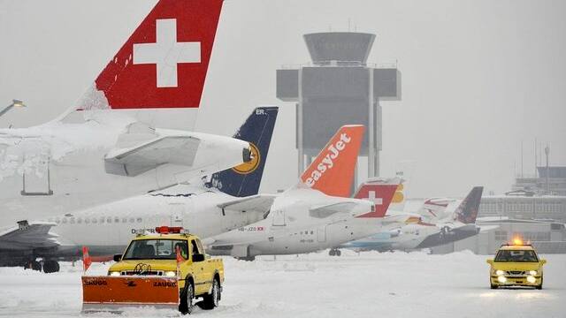 35 Flüge gestrichen: Chaos-Wochenende am Flughafen Genf - Blick