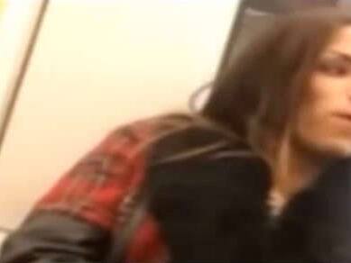 auch frauen starren den mannern zwischen die beine