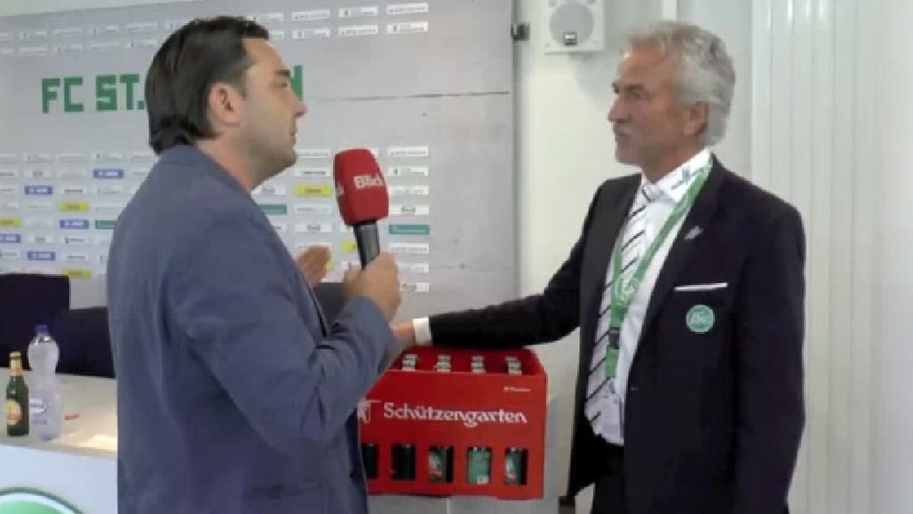 Dölf Früh löst seine Wettschuld ein - Blick