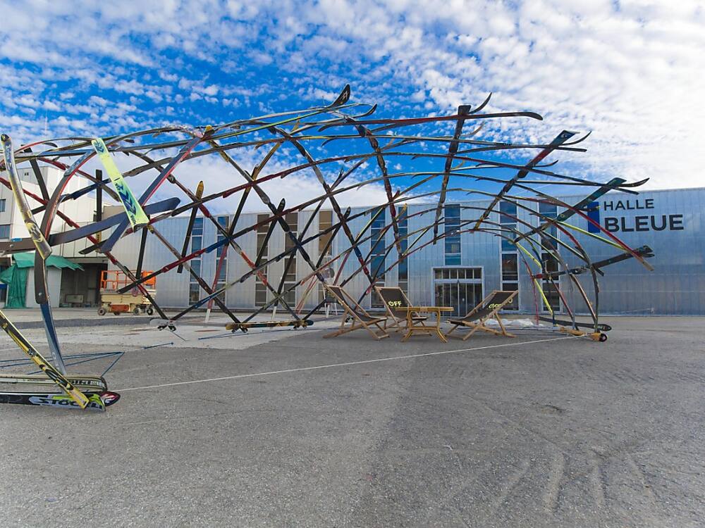 Zweitverwertung: EPFL-Forschende bauen Pavillon aus alten Ski - Blick