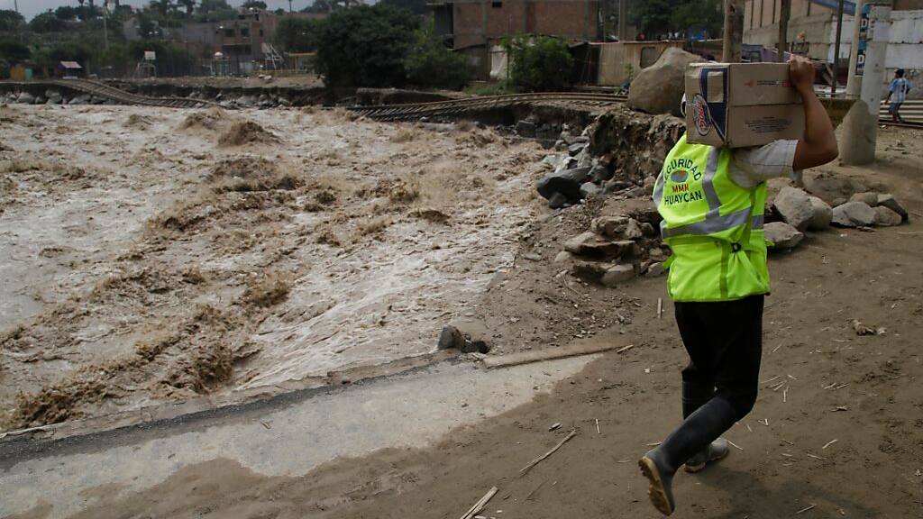 Peru Häfen in Peru wegen «anormaler Wellen» geschlossen Blick