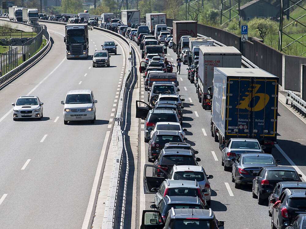 Osterverkehr: Rekord für einen Karfreitag: 14 Kilometer ...