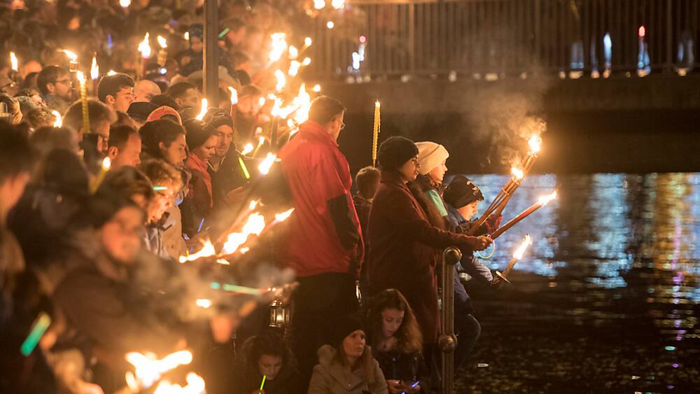 Flusskreuzfahrten weihnachten und silvester buchen » kreuzfahrtpiraten Silvester: Neues Jahr beginnt in der Schweiz mit Feuerwerk, Fackeln und