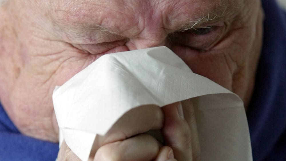 Niesen unterdrücken kann gefährlich werden - Blick
