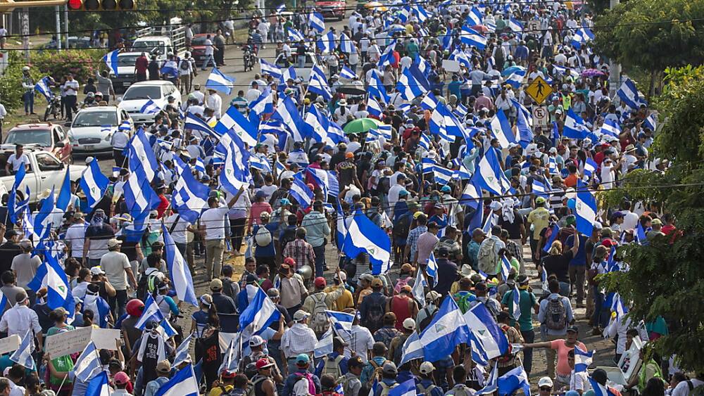 Zehntausende protestieren gegen Staatschef Nicaraguas Blick